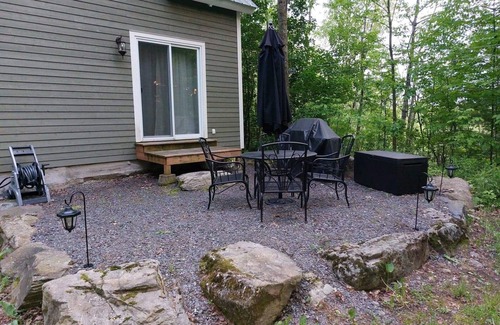 Lac-Brome Cabin | Pet-Friendly Ô Chalet Vert Just Minutes from Attractions
