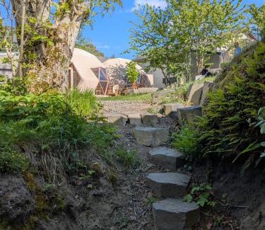 Jassat House | Cozy O'Chambon: Family-Friendly Stay with Breakfast & Hot Tub