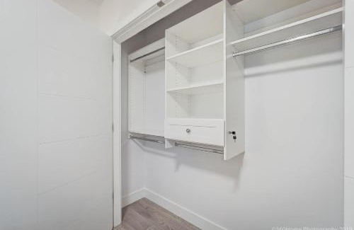 Dundarave House | O Charming Bright Queen Bed Room Ensuite