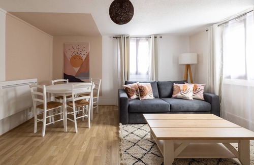 Urschenheim House | Family-Friendly Grand Gite Pomme D'api et D'amour for 12
