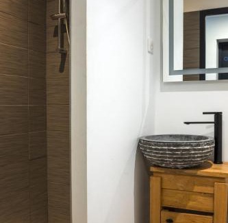 Villeneuve-les-Avignon Hotel | Discover O'Cub Hotel: Pet-Friendly with Breakfast Included