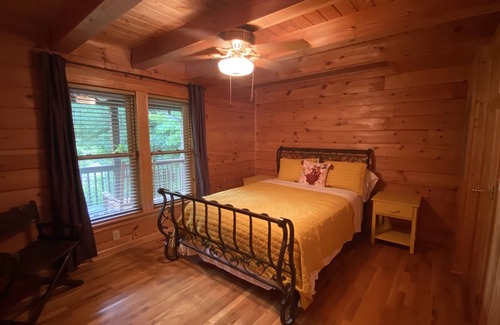 Laurel Lakes Cabin | Tranquil O'deer Cabin with Lake View & Spa Amenities