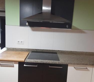 Maside House | Pet-Friendly Retreat: O fogar da musiña with Hot Tub