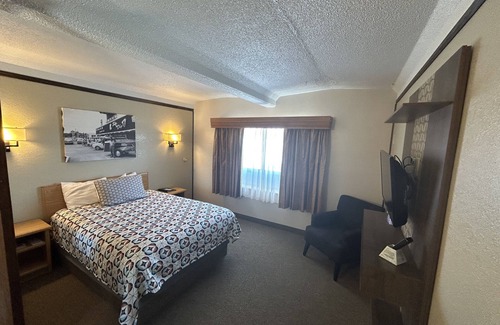 Great Falls Hotel | Discover O'Haire Inn: Family-Friendly with Pool & Dining