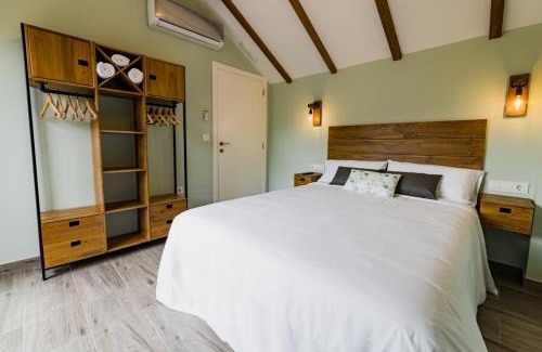 Meano Hotel | Discover O Lar de Pereiras: Family-Friendly Retreat & Hot Tub