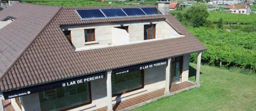 Meano Hotel | Discover O Lar de Pereiras: Family-Friendly Retreat & Hot Tub