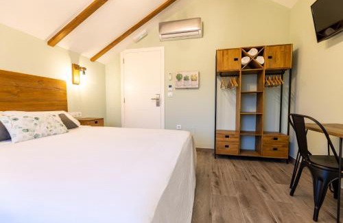 Meano Hotel | Discover O Lar de Pereiras: Family-Friendly Retreat & Hot Tub