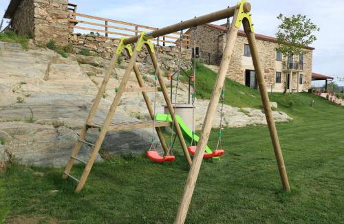 Ponteceso House | Discover O lar de San Fins: Family-Friendly Retreat