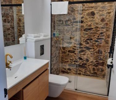 Ponteceso House | Discover O lar de San Fins: Family-Friendly Retreat