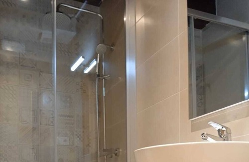Friol House | Relax at O Lar do Alecrín: Spa, Restaurant & Hot Tub