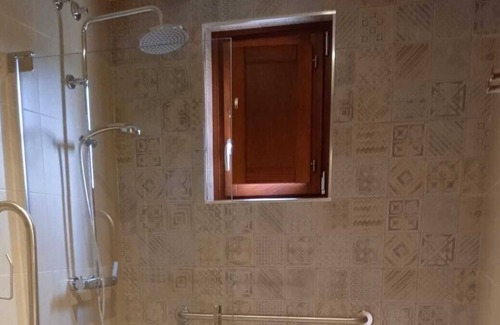 Friol House | Relax at O Lar do Alecrín: Spa, Restaurant & Hot Tub