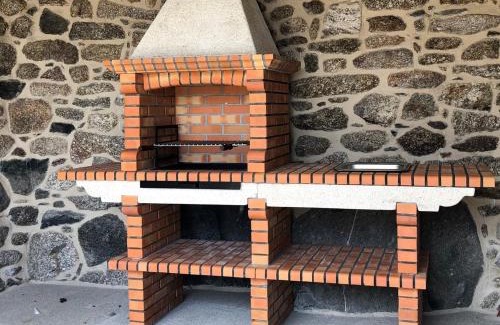 Mazaricos House | Discover O LAR: Family-Friendly Retreat with Hot Tub