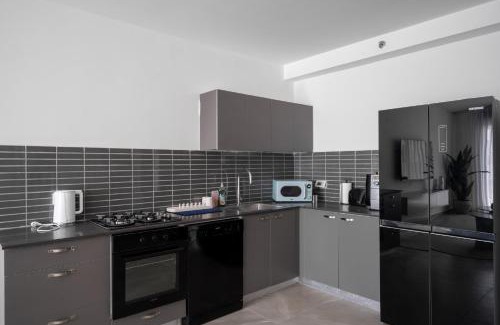 Bat Yam Apartment | Modern 2 BR Apartment - Perfect for Family Getaways
