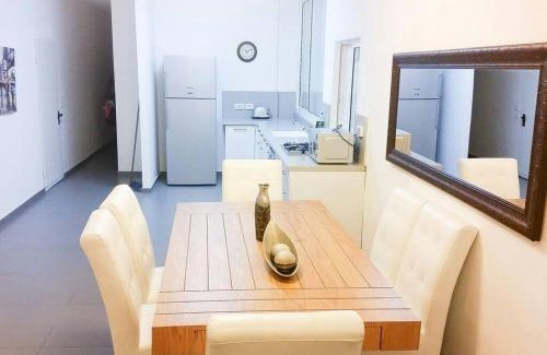 Bat Yam Apartment | Cozy APT in Bat-Yam: Steps from the Beach & Family-Friendly