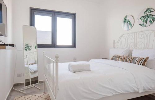 Bat Yam Apartment | Elegant Apartments in Bat Yam with Oceanfront Views