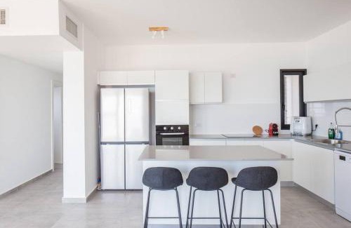 Bat Yam Apartment | Elegant Apartments in Bat Yam with Oceanfront Views