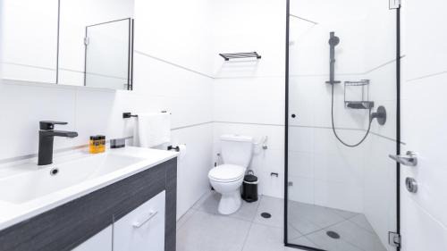 Rishon LeTsiyon Apartment | Family-Friendly Suites at O&O Group - The SeaGate Estate