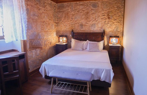Alcanena Bed & Breakfast | Discover O Pombal: Oceanfront Retreat with Pool & Pet Friendly