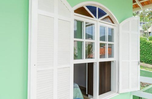 Palhoca House | Discover O Recanto M&M at Praia de Fora, Pet Friendly Escape