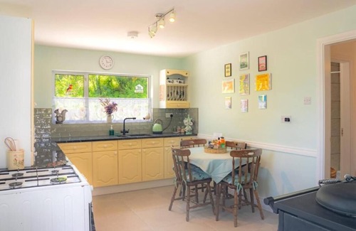 Ballyhale Cottage | O'Sullivan's cottage: with Pool Table, Darts. Golf Course nearby!