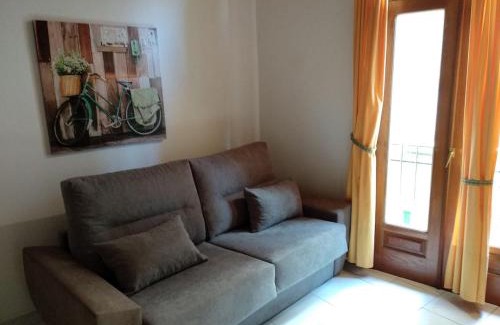 Ribadavia House | Pet-Friendly Stay at O Tipico - Family Welcoming Hotel