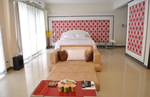Uttaradit Hotel | Comfortable O.U.M. Hotel - Family-Friendly & Accessible Stay
