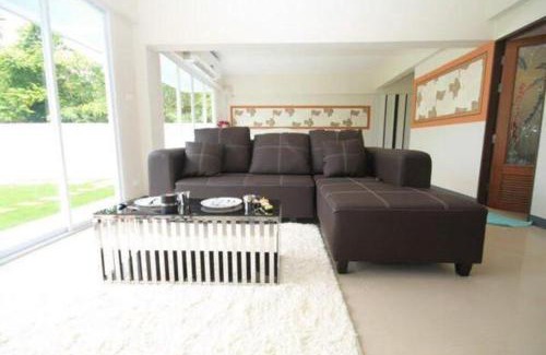 Uttaradit Hotel | Comfortable O.U.M. Hotel - Family-Friendly & Accessible Stay