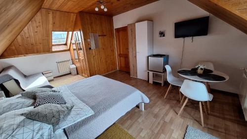 Zywiec House | Oceanfront Retreat at O.W. MEGA: Rated 9.3/10 by Guests