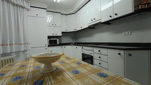 Ourense Apartment | Discover O Xardín Termal - Ideal for Family Getaways