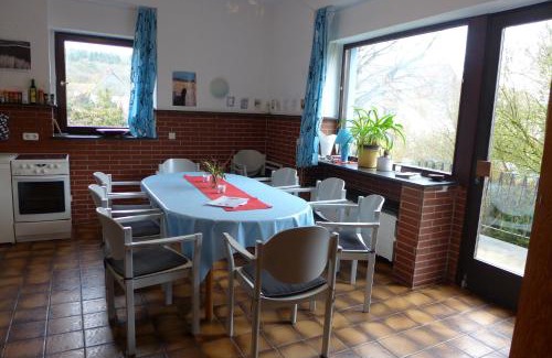Sachsenberg Apartment | Artistic Retreat: Spacious Family-Friendly Apartment O11