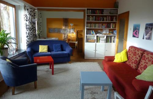 Sachsenberg Apartment | Artistic Retreat: Spacious Family-Friendly Apartment O11