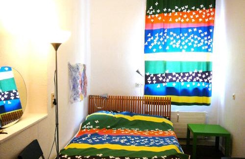 Sachsenberg Apartment | Artistic Retreat: Spacious Family-Friendly Apartment O11