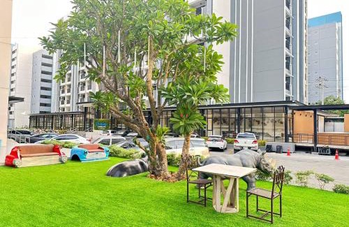 Bang Chalong Hotel | O2 Hotel: Oceanfront 5-Star Retreat with Pool and Spa