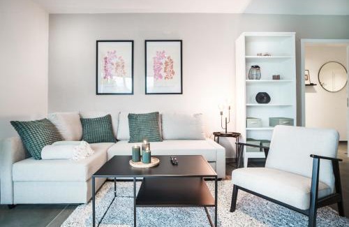 Ibbenbueren Apartment | Modern Design Hotel with Kitchen & Parking in Central Location