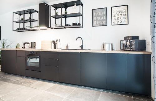 Ibbenbueren Apartment | Modern Design Hotel with Kitchen & Parking in Central Location