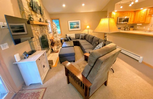 Bretton Woods House | O42 Newly Renovated Retreat with Ski Access and Unique Amenities