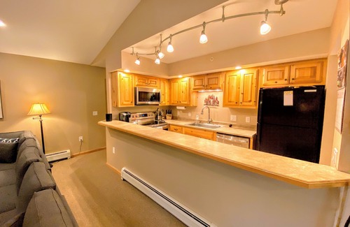 Bretton Woods House | O42 Newly Renovated Retreat with Ski Access and Unique Amenities