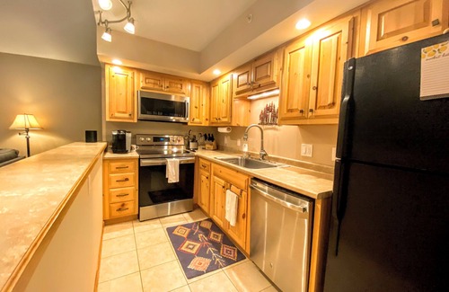 Bretton Woods House | O42 Newly Renovated Retreat with Ski Access and Unique Amenities