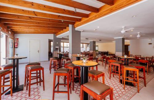 S'Illot-Cala Morlanda Hotel | Relax at Mix Colombo with Oceanfront Views & Pool Access