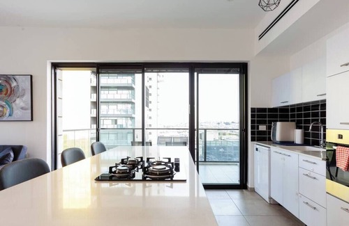 Bat Yam Apartment | Beachfront 3BR Apartment with Spectacular Ocean Views