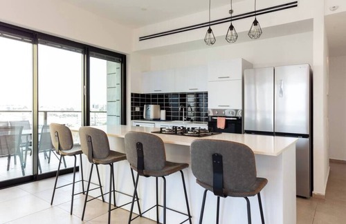 Bat Yam Apartment | Beachfront 3BR Apartment with Spectacular Ocean Views