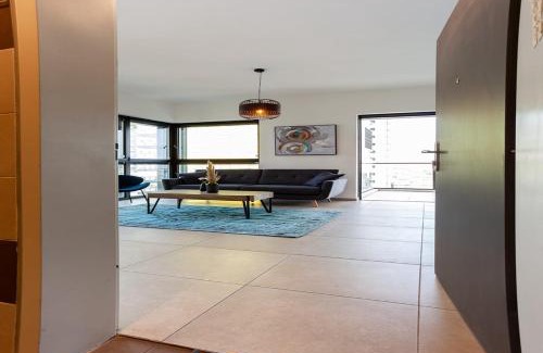 Bat Yam Apartment | Experience Oceanfront Bliss at O&O Group - 4-Star Retreat