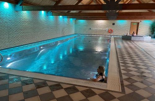Storwood House | Relax at Oak Boutique Lodge with Hot Tub and Pet-Friendly Perks