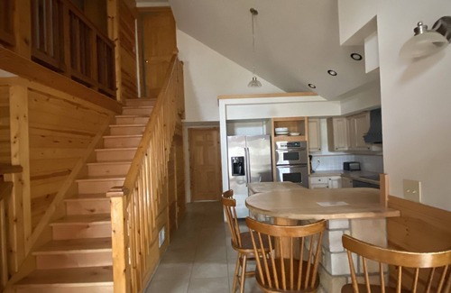 Tawas City Cottage | Idyllic Oak Cabin: Pet-Friendly Cottage with Beach Access