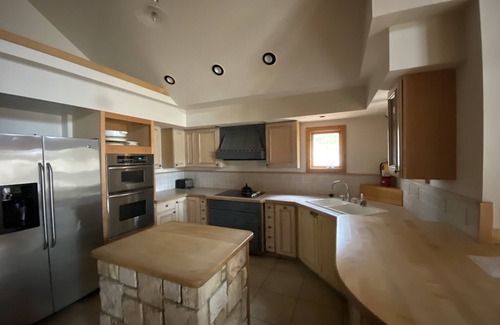 Tawas City Cottage | Idyllic Oak Cabin: Pet-Friendly Cottage with Beach Access