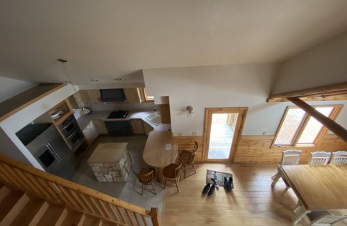 Tawas City Cottage | Idyllic Oak Cabin: Pet-Friendly Cottage with Beach Access