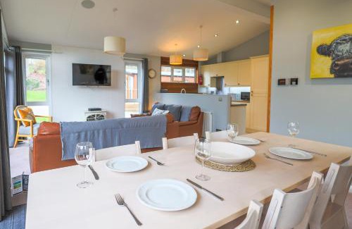 Liverton Villa | Idyllic Oak Cabin at Finlake Resort Spa in Devon