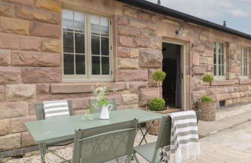 Crich House | Family-Friendly Stay at Oak Cottage - Fold Yards Retreat