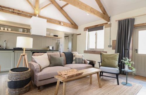 Crich House | Family-Friendly Stay at Oak Cottage - Fold Yards Retreat
