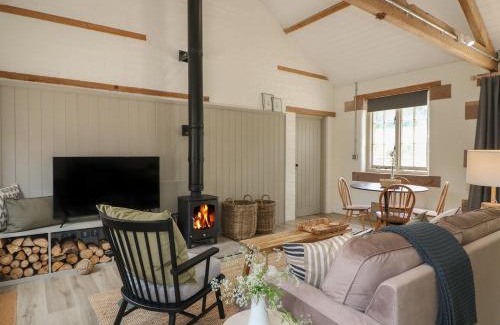 Crich House | Family-Friendly Stay at Oak Cottage - Fold Yards Retreat